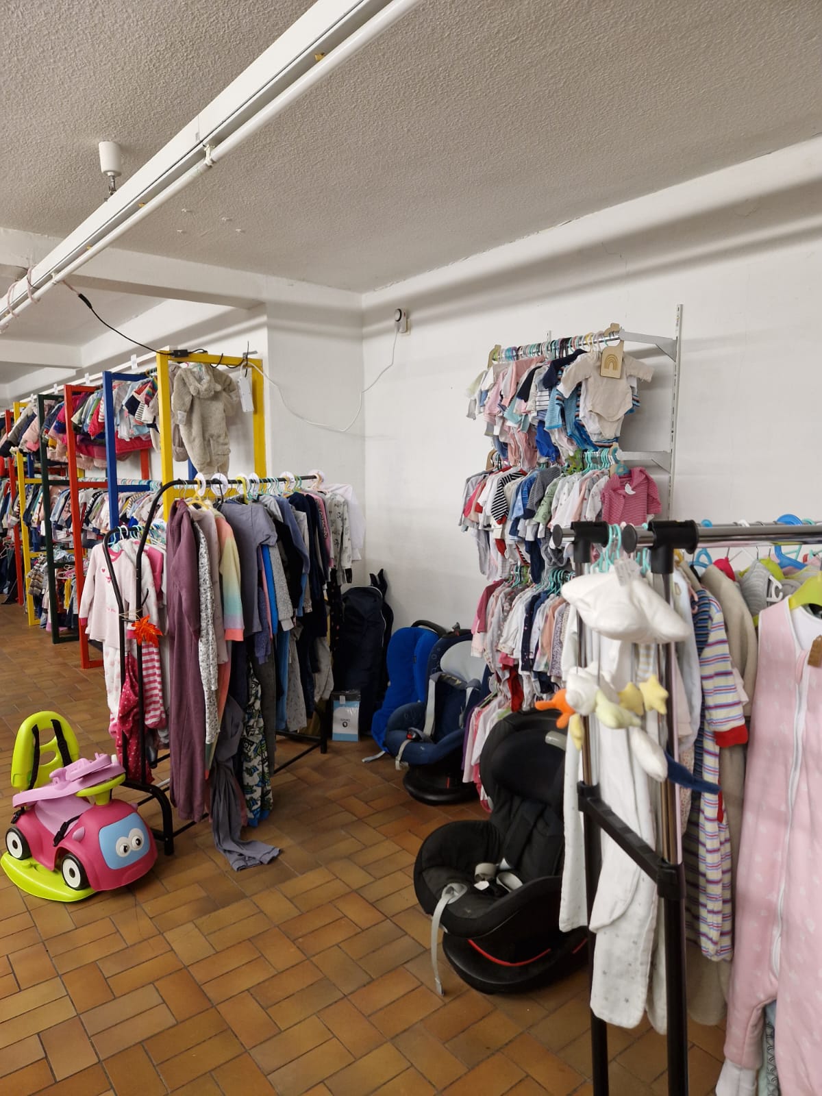 Babykleidung und Ausstattung